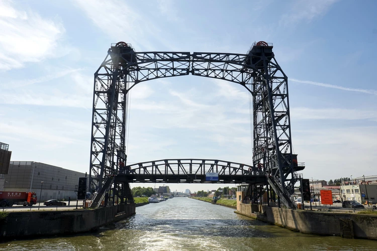 Travaux d'entretien pont de Buda