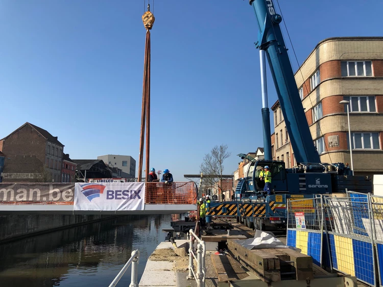 La Passerelle Gosselies est posée