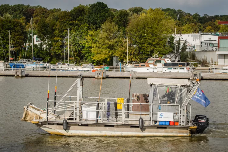 Bateau nettoyeur